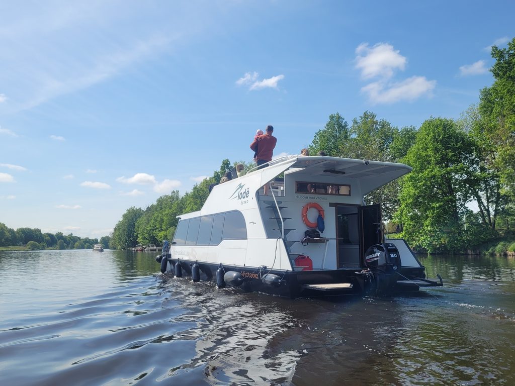 Hausbót Victoria v Hluboké nad Vltavou